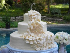 Свадебный трехъярусный торт 