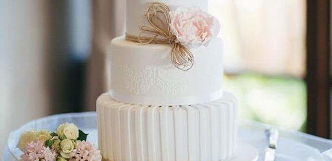Трехъярусный торт на свадьбу