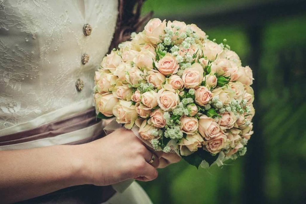 Свадебный букет из роз