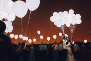 Воздушные шары с подсветкой на свадьбу