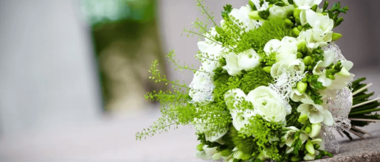 Бело-зеленый свадебный букет